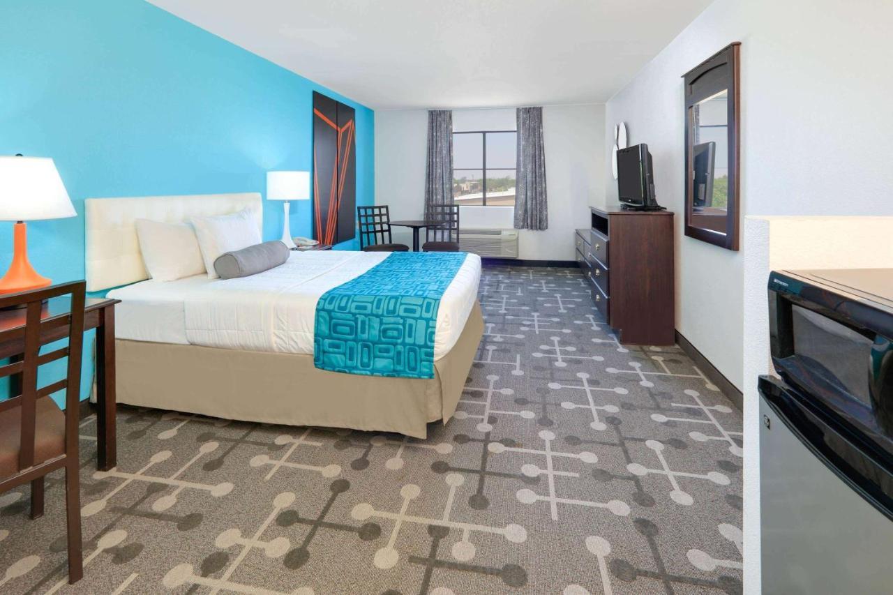 Howard Johnson By Wyndham Lubbock Tx Eksteriør bilde