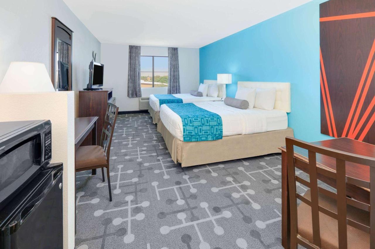 Howard Johnson By Wyndham Lubbock Tx Eksteriør bilde