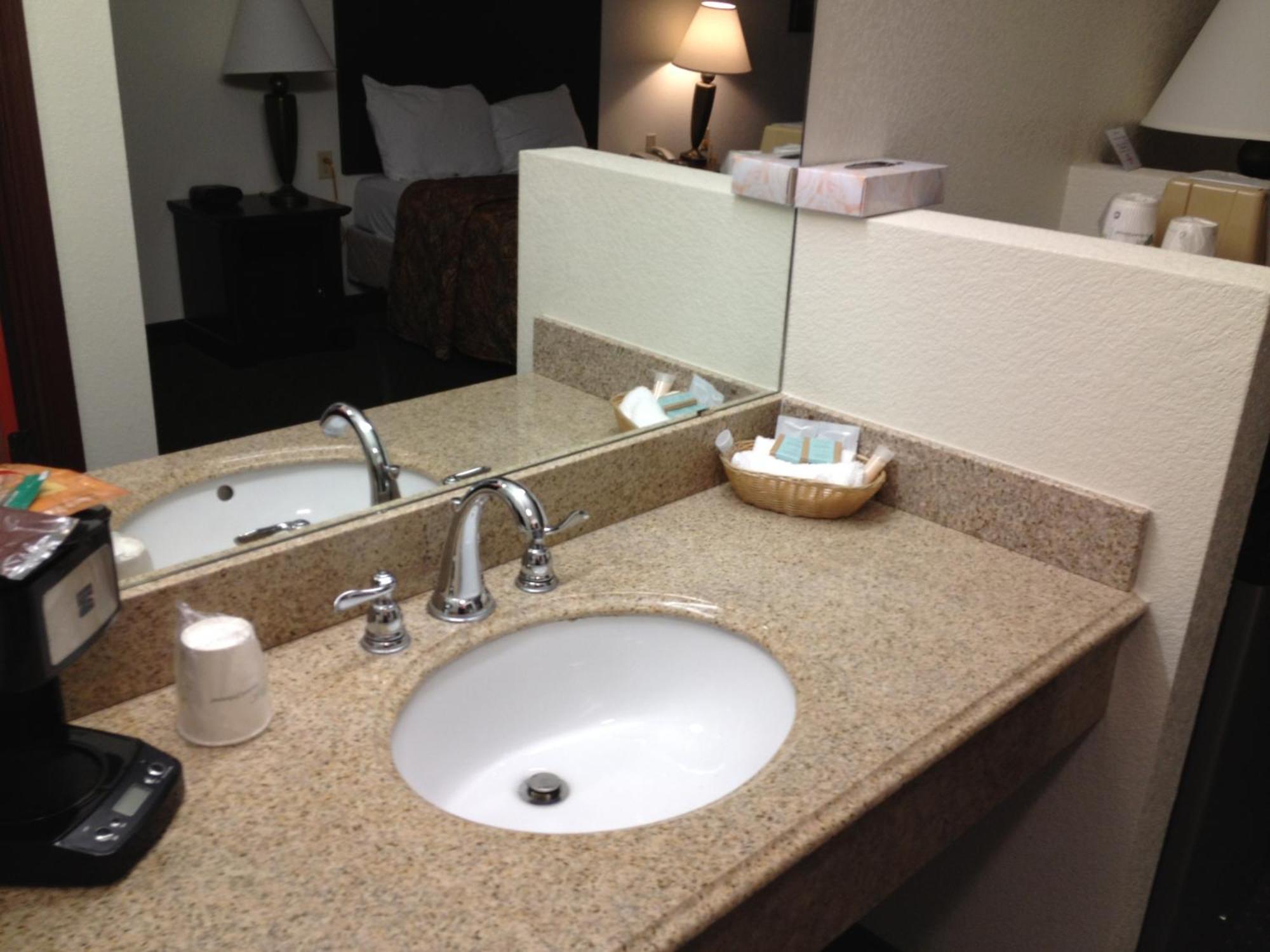Howard Johnson By Wyndham Lubbock Tx Eksteriør bilde